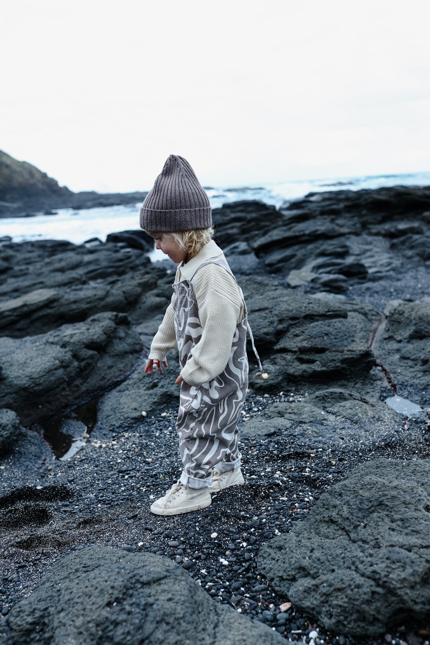 SPECKLED RAGLAN PULL OVER | PEBBLE