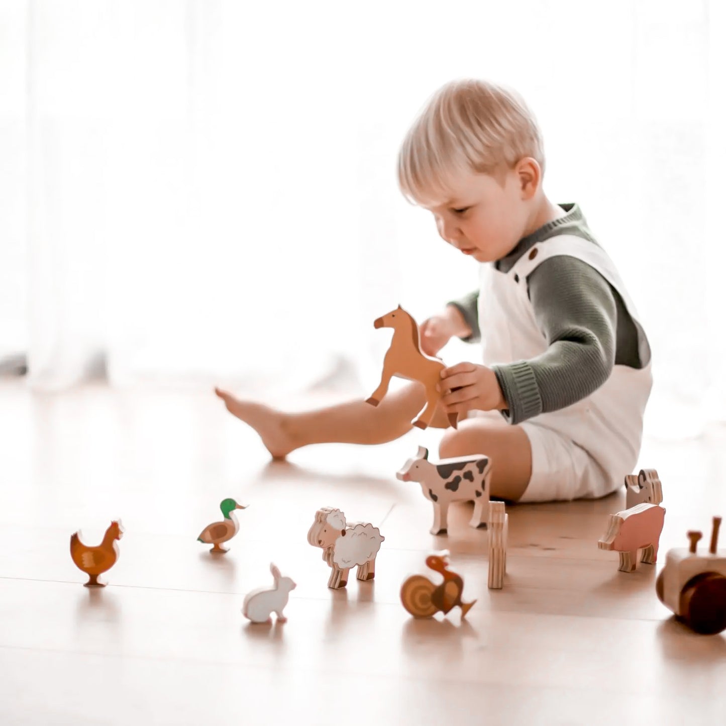FARM ANIMALS & TRACTOR SET
