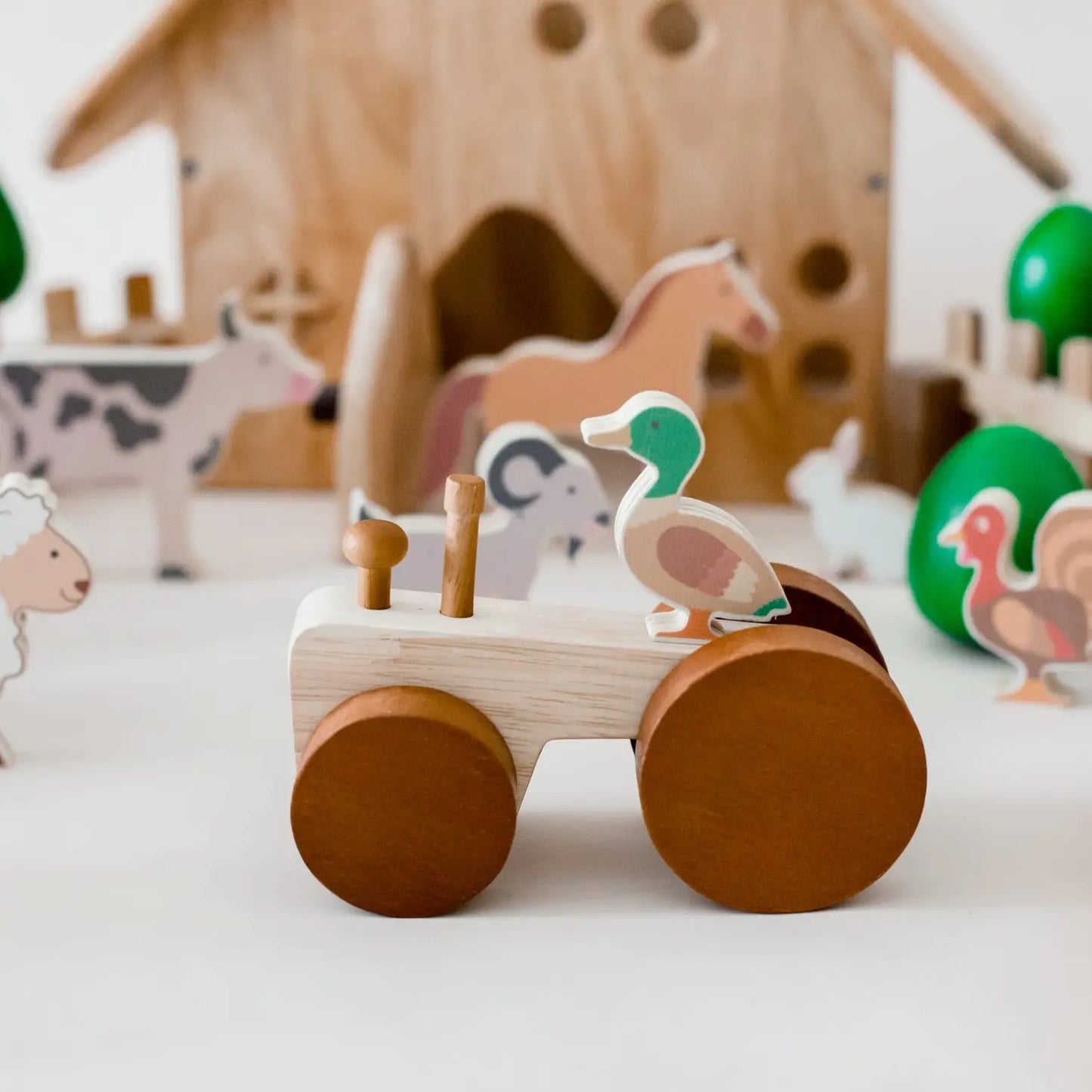 FARM ANIMALS & TRACTOR SET