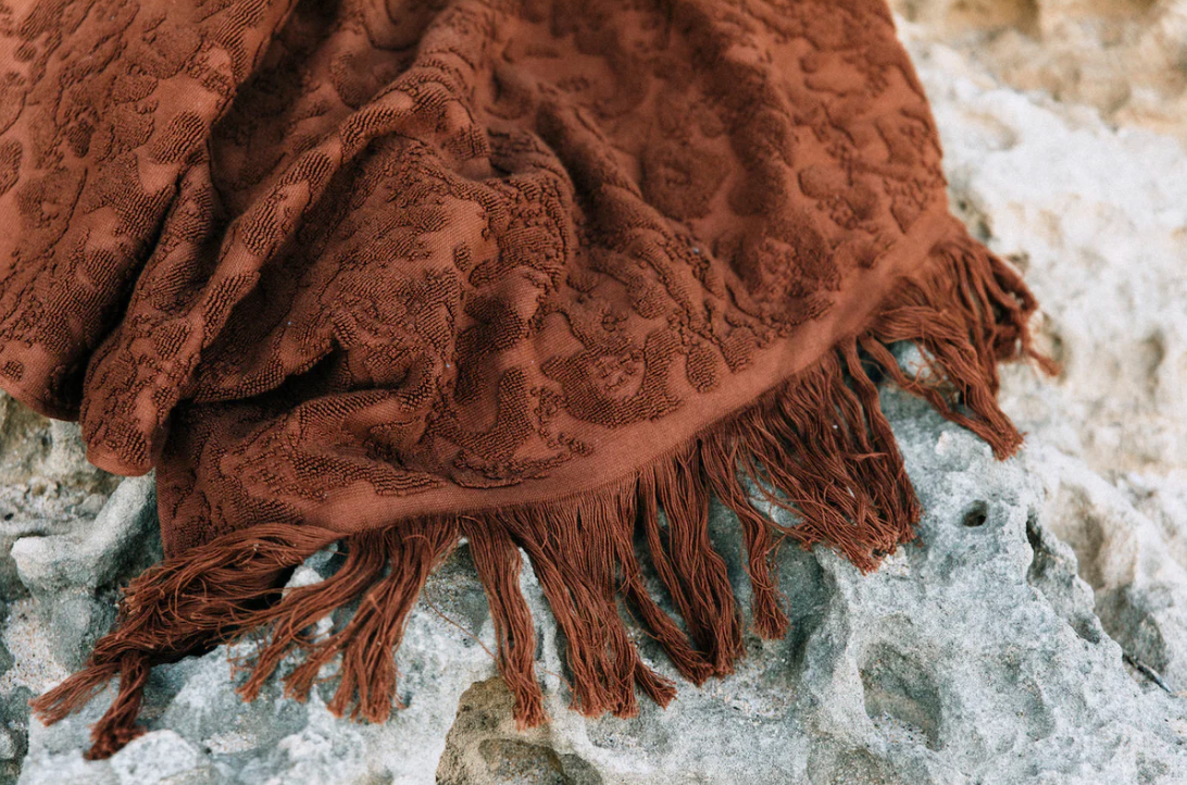 SPLASH TOWEL | CHOCOLATE | ADULT